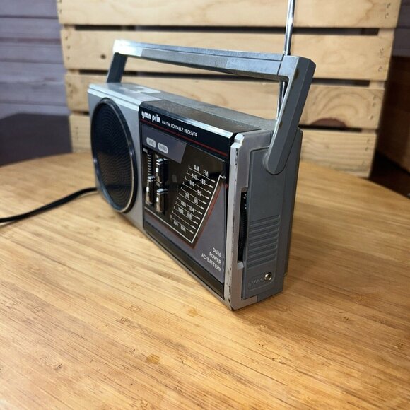 Vintage Gran Prix A220 AM/FM Portable Receiver Radio Tested Works Great - Picture 3 of 8